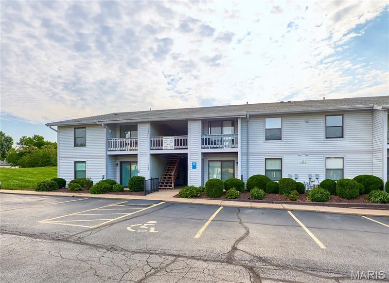 1626 Summergate Parkway #E, St Peters, MO 63303 — listing photo 2 of 30