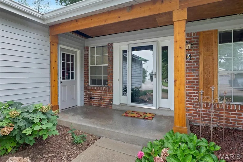 2 Shadowood Court, St Peters, MO 63376 — listing photo 2 of 26