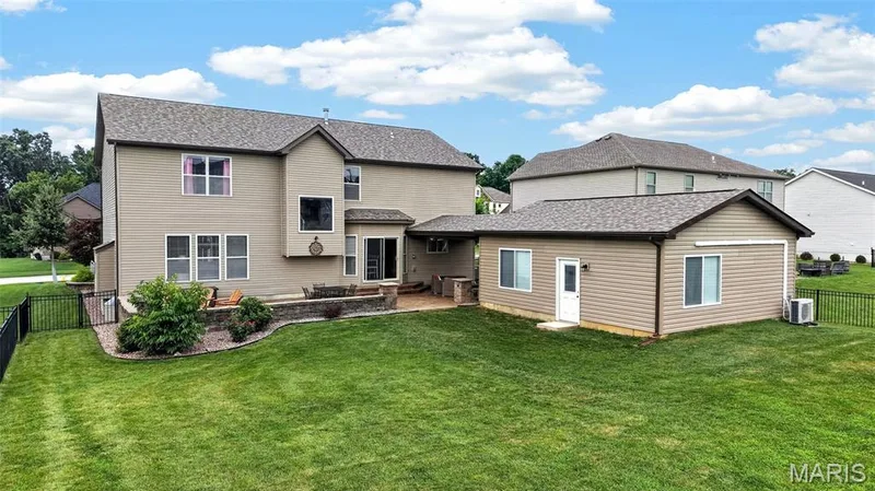 236 Victoria Park Avenue, Wentzville, MO 63385 — listing photo 6 of 51