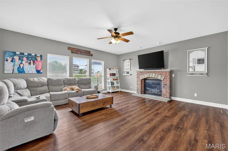 236 Victoria Park Avenue, Wentzville, MO 63385 — listing photo 12 of 51