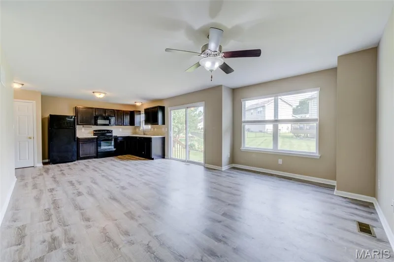 Open and bright w/box bay window in the great room — 1844 Sterling Oaks Drive, St Peters, MO 63376