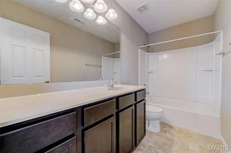 Tub/shower — 1844 Sterling Oaks Drive, St Peters, MO 63376
