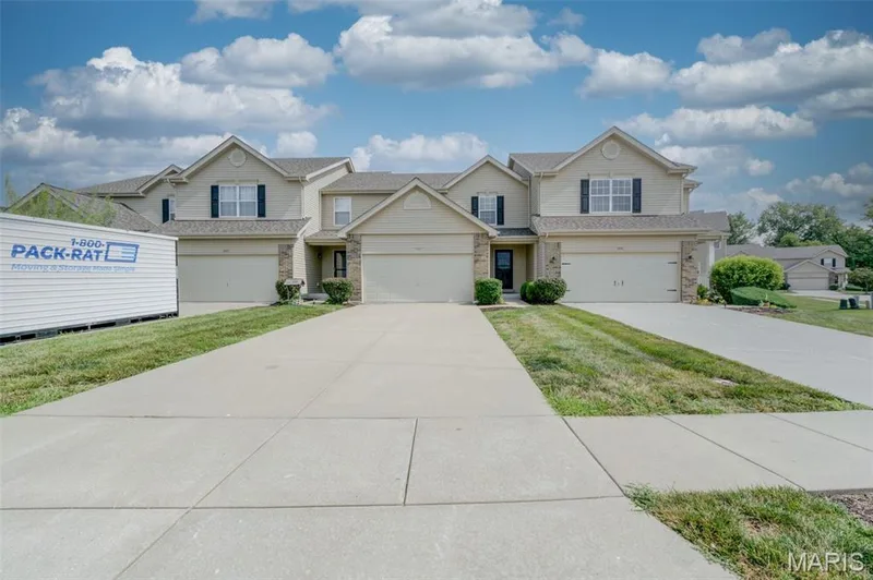 Neighborhood sidewalks — 1844 Sterling Oaks Drive, St Peters, MO 63376
