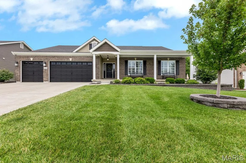 115 Hannahs Mill Drive, Lake St. Louis, MO 63367 — listing photo 2 of 40