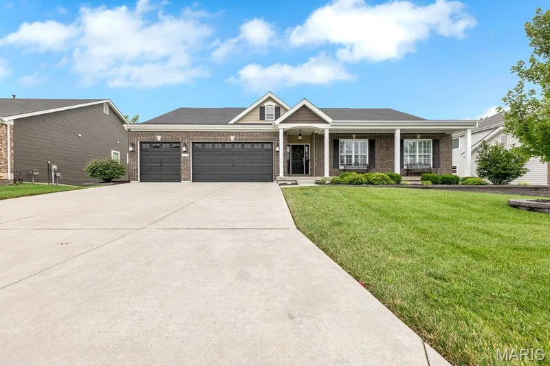 115 Hannahs Mill Drive, Lake St. Louis, MO 63367 — listing photo 3 of 40