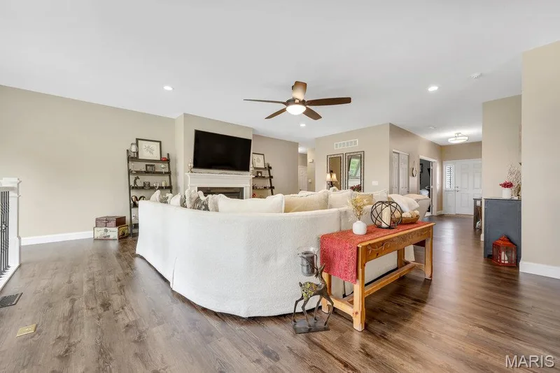 115 Hannahs Mill Drive, Lake St. Louis, MO 63367 — listing photo 9 of 40