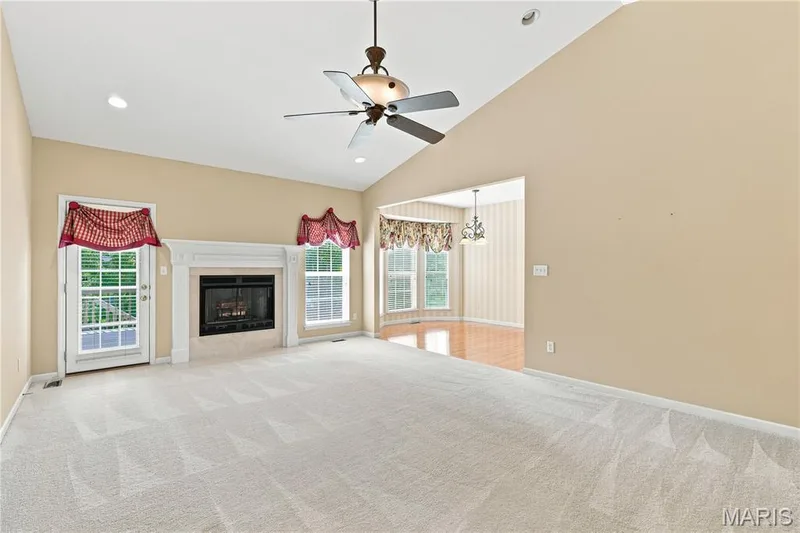944 Daffodil Ridge Drive, O'Fallon, MO 63366 — listing photo 5 of 33