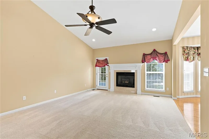 944 Daffodil Ridge Drive, O'Fallon, MO 63366 — listing photo 8 of 33