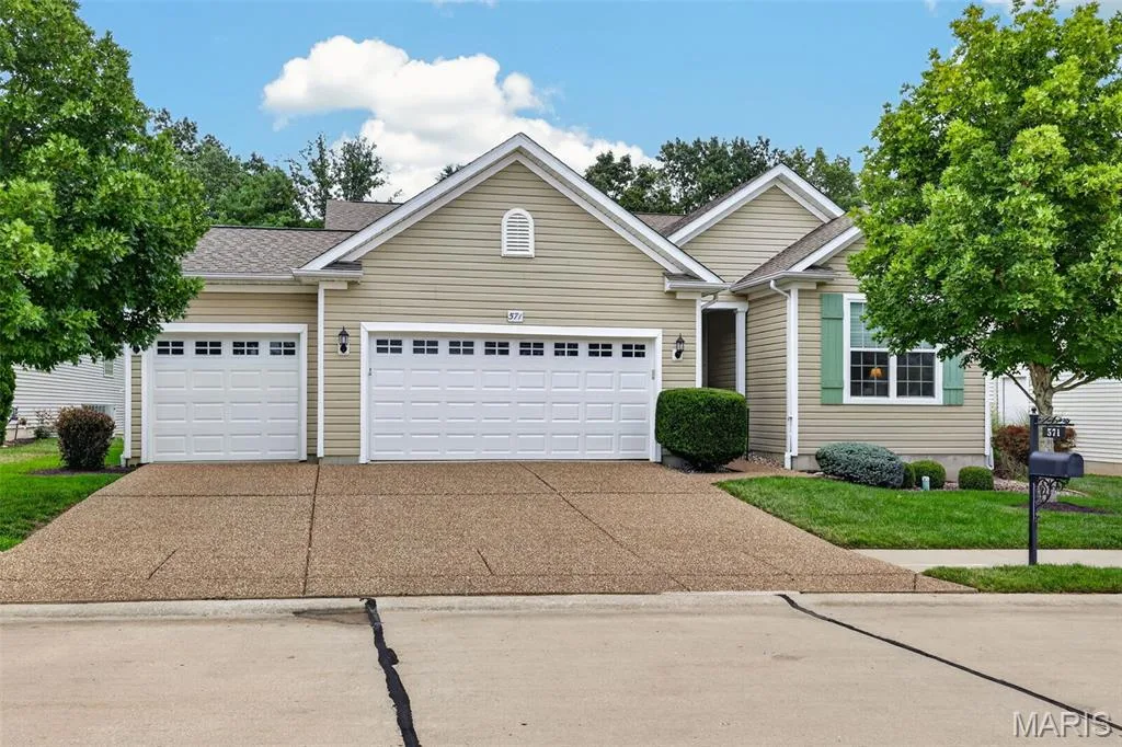 571 Owls Perch Drive, Lake St. Louis, MO 63367 — listing photo 1 of 66