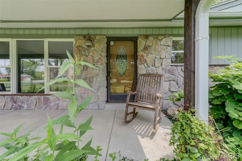 2 Saint Raymond Drive, St Peters, MO 63376 — listing photo 2 of 37