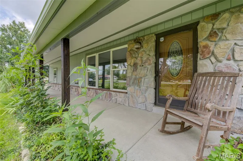 2 Saint Raymond Drive, St Peters, MO 63376 — listing photo 3 of 37