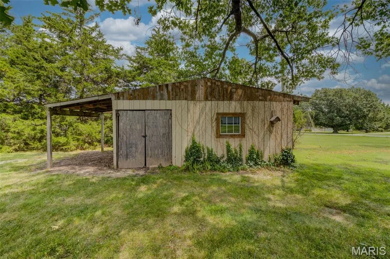 Could be a chicken coop - Unincorporated — 2 Saint Raymond Drive, St Peters, MO 63376