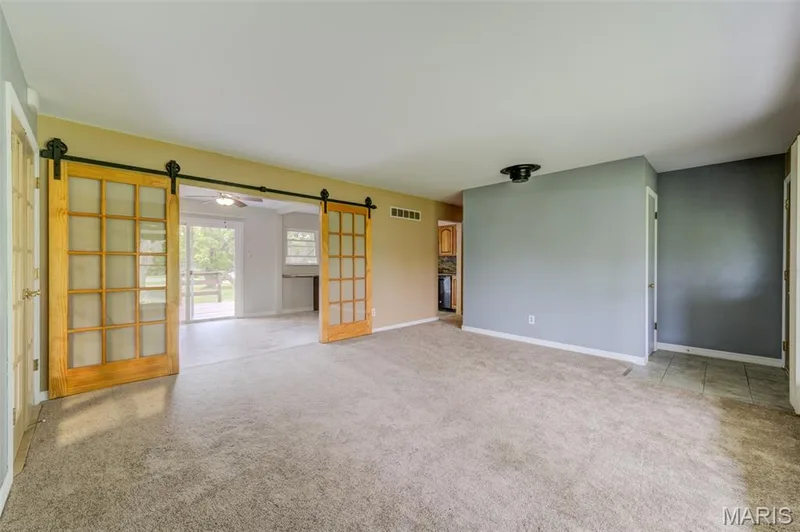 2 Saint Raymond Drive, St Peters, MO 63376 — listing photo 7 of 37