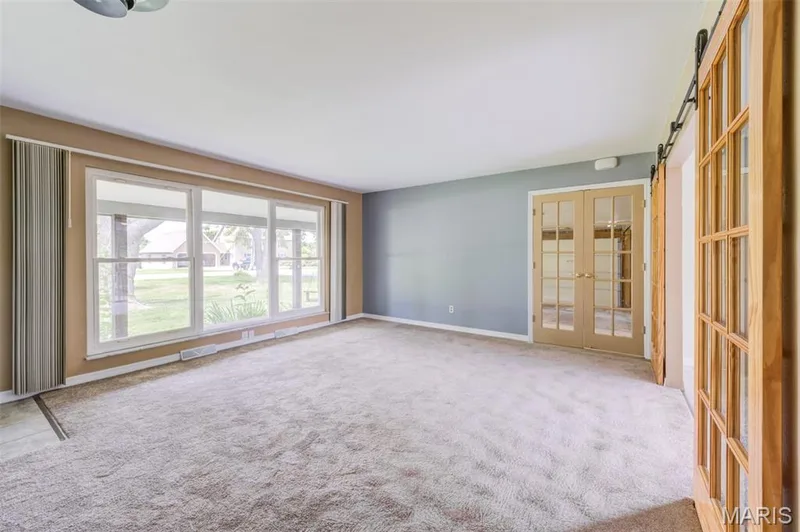 2 Saint Raymond Drive, St Peters, MO 63376 — listing photo 8 of 37