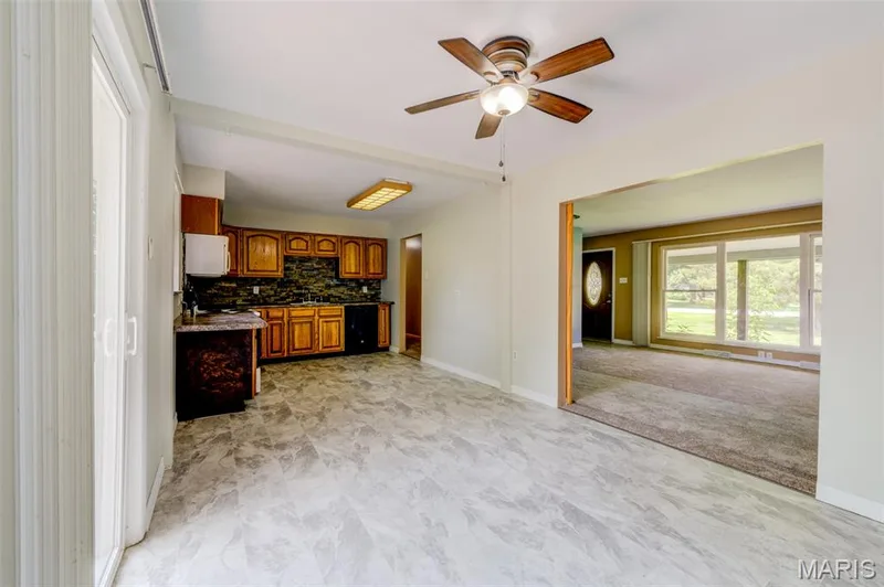2 Saint Raymond Drive, St Peters, MO 63376 — listing photo 13 of 37