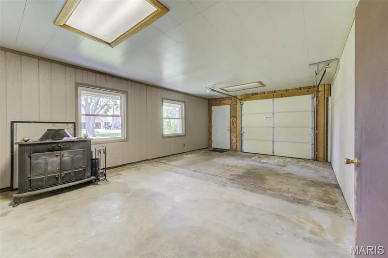 2nd Garage - Add carpet and you can expand this area to a Game Room or Great Room — 2 Saint Raymond Drive, St Peters, MO 63376