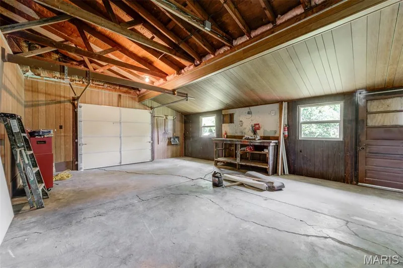 Large garage — 2 Saint Raymond Drive, St Peters, MO 63376