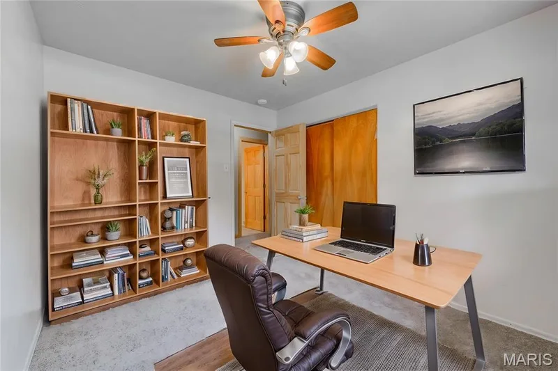 Virtual staging — 2 Saint Raymond Drive, St Peters, MO 63376