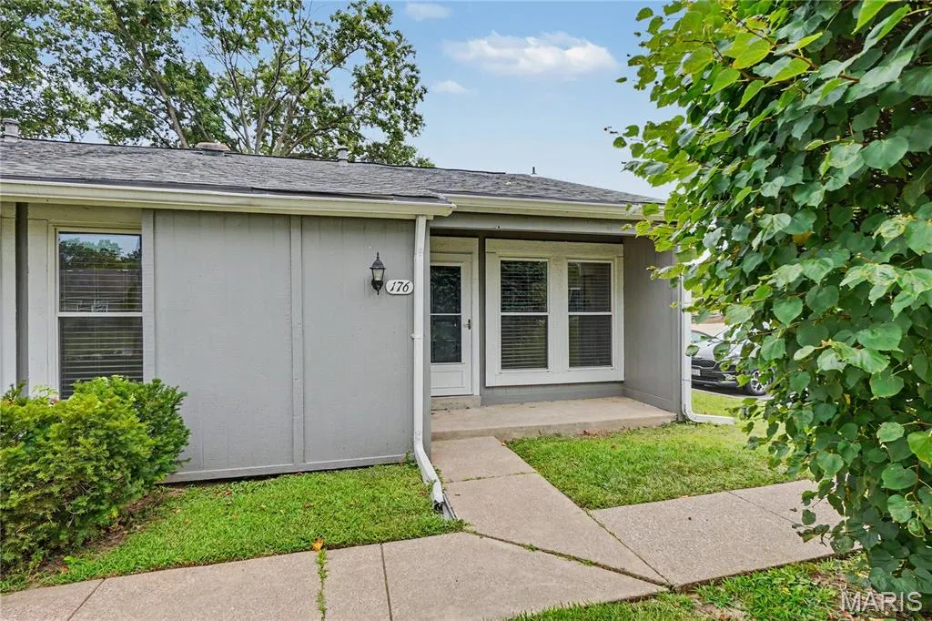 176 Harbor View Drive, Lake St. Louis, MO 63367 — listing photo 1 of 36