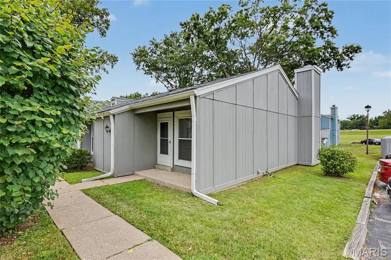176 Harbor View Drive, Lake St. Louis, MO 63367 — listing photo 2 of 36