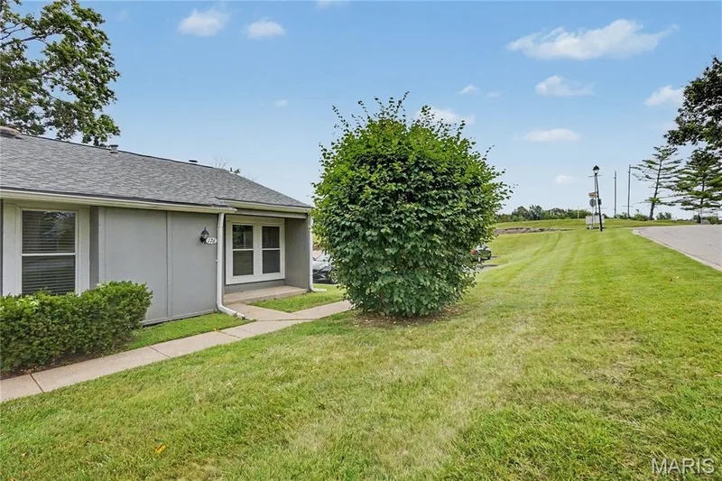 176 Harbor View Drive, Lake St. Louis, MO 63367 — listing photo 3 of 36