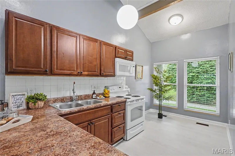 176 Harbor View Drive, Lake St. Louis, MO 63367 — listing photo 13 of 36