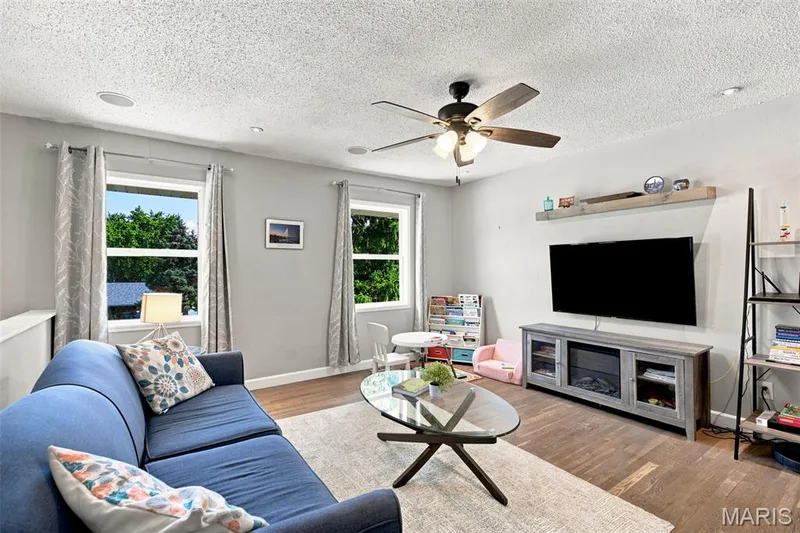 1107 Esterling Drive, St Charles, MO 63301 — listing photo 2 of 41