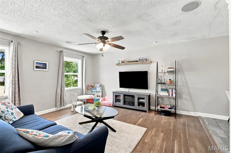 1107 Esterling Drive, St Charles, MO 63301 — listing photo 3 of 41