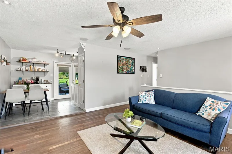 1107 Esterling Drive, St Charles, MO 63301 — listing photo 4 of 41