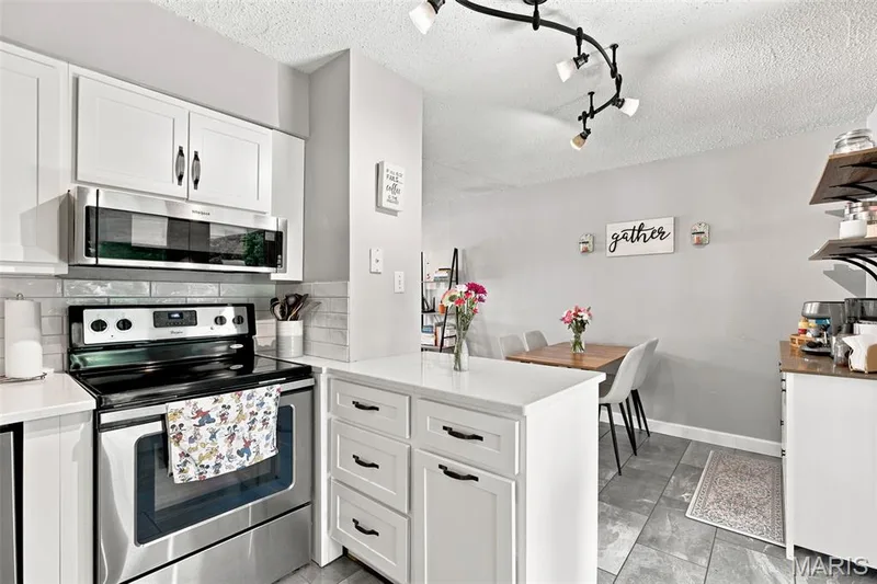 1107 Esterling Drive, St Charles, MO 63301 — listing photo 12 of 41