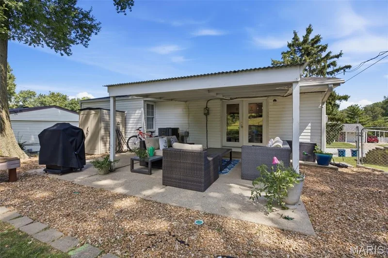 1107 Esterling Drive, St Charles, MO 63301 — listing photo 29 of 41