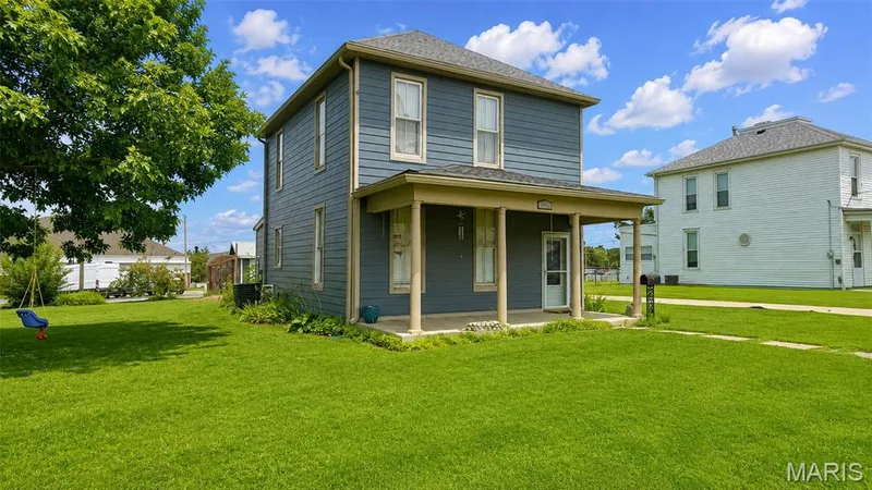 306 Wood Street, O'Fallon, MO 63366 — listing photo 3 of 23