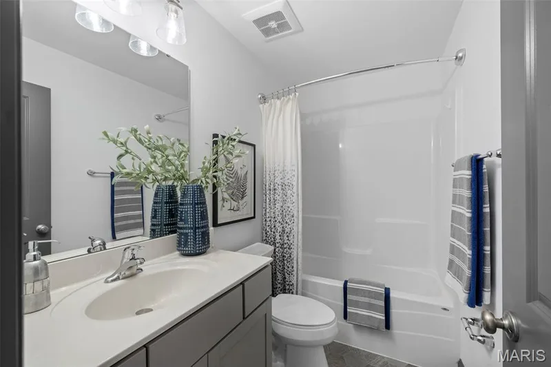 215 Wyndemere Lane, Lake St. Louis, MO 63367 — listing photo 22 of 38
