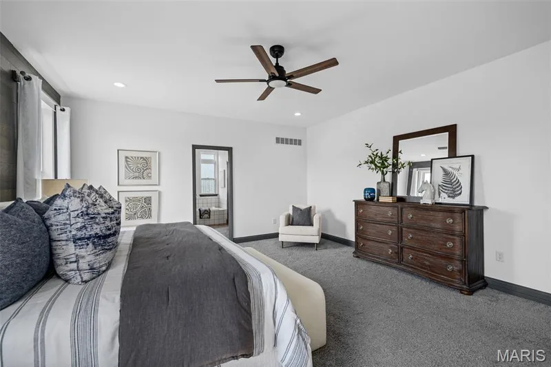 215 Wyndemere Lane, Lake St. Louis, MO 63367 — listing photo 13 of 38