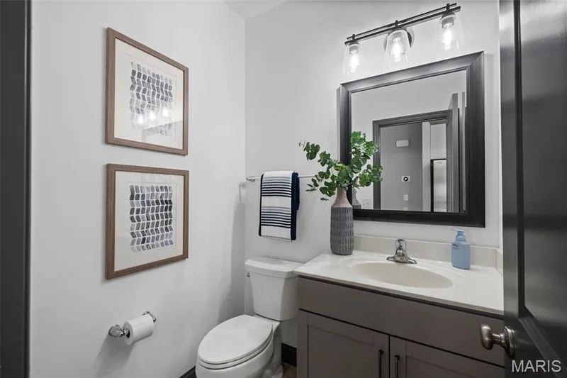 215 Wyndemere Lane, Lake St. Louis, MO 63367 — listing photo 16 of 38