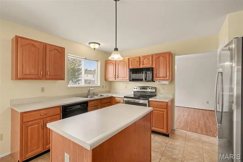 1252 Caribou Run, O'Fallon, MO 63366 — listing photo 3 of 24