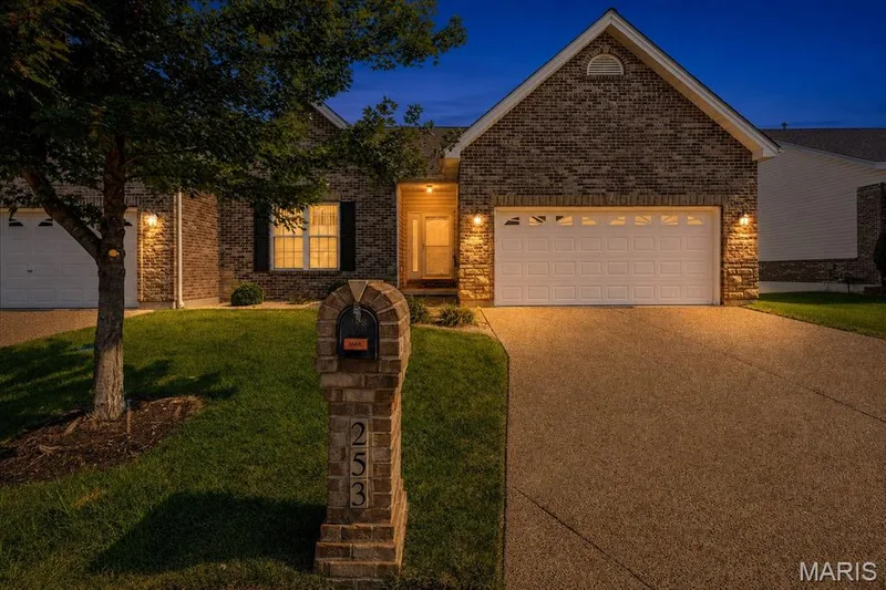 Your coming home could look like this - would you stage this home like this? — 253 Strayhorn Drive, St Peters, MO 63376