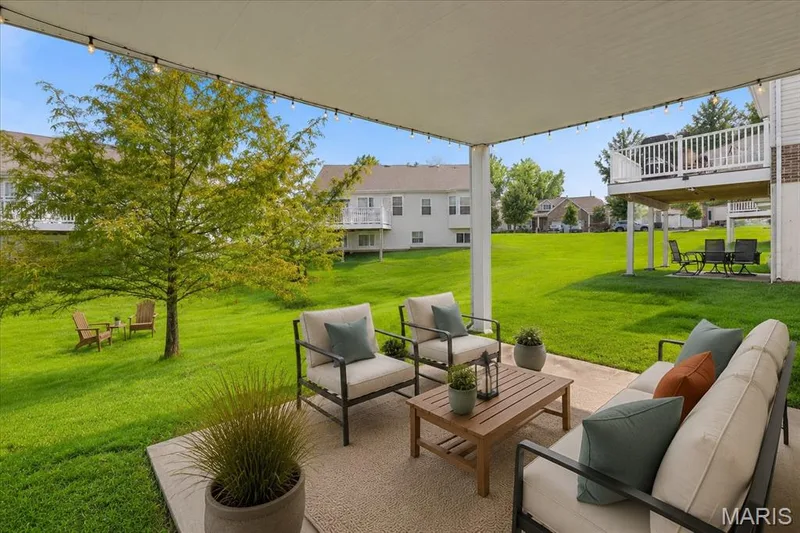 Would you add flowers or greenery? — 253 Strayhorn Drive, St Peters, MO 63376