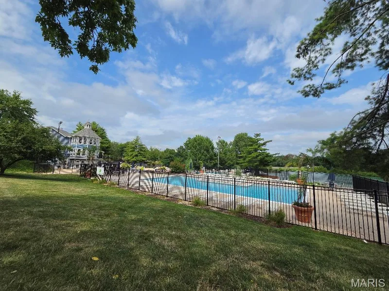 Community pool — 175 Beacon Point Lane, Wildwood, MO 63040