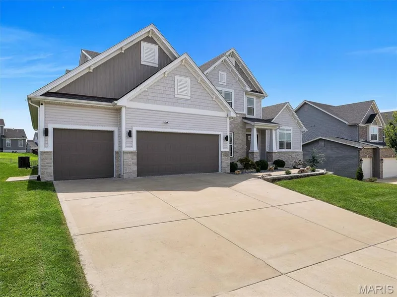 502 Leaning Woods Street, St Charles, MO 63301 — listing photo 2 of 66