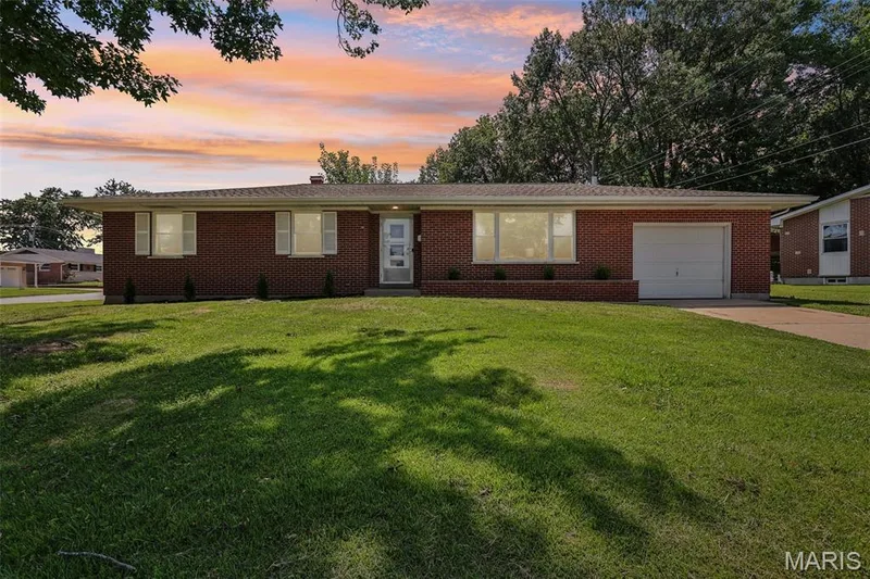 1 Elmwood Court, St Charles, MO 63301 — listing photo 5 of 47