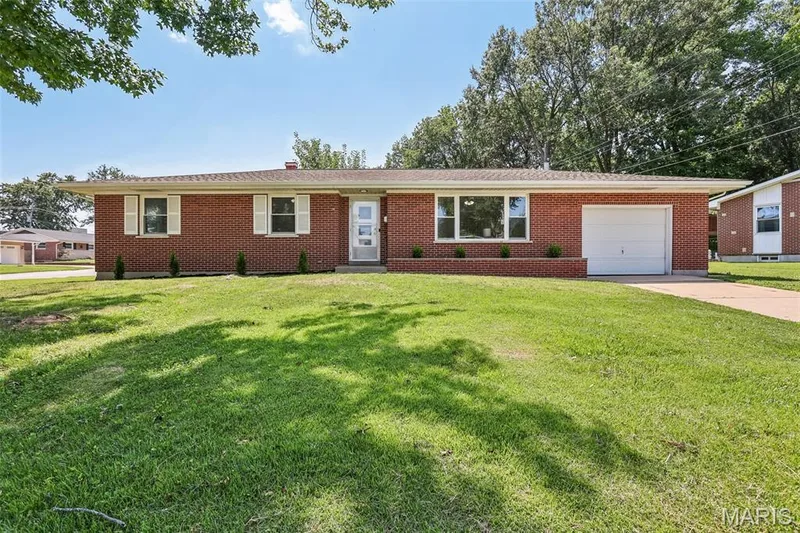 1 Elmwood Court, St Charles, MO 63301 — listing photo 1 of 47