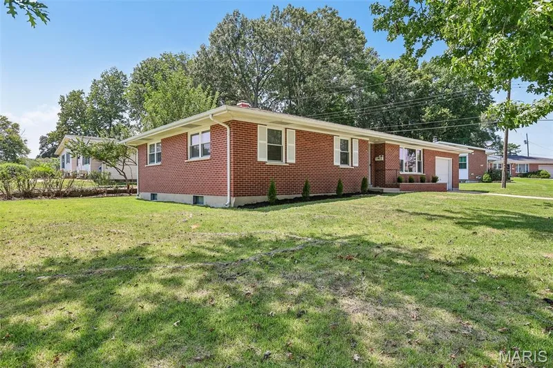1 Elmwood Court, St Charles, MO 63301 — listing photo 2 of 47