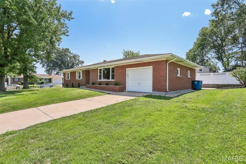 1 Elmwood Court, St Charles, MO 63301 — listing photo 3 of 47