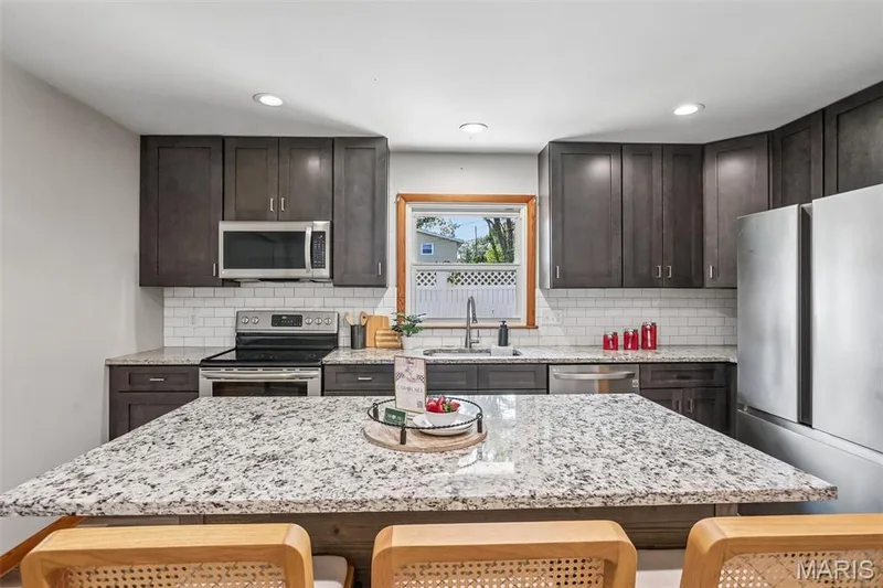 1 Elmwood Court, St Charles, MO 63301 — listing photo 14 of 47