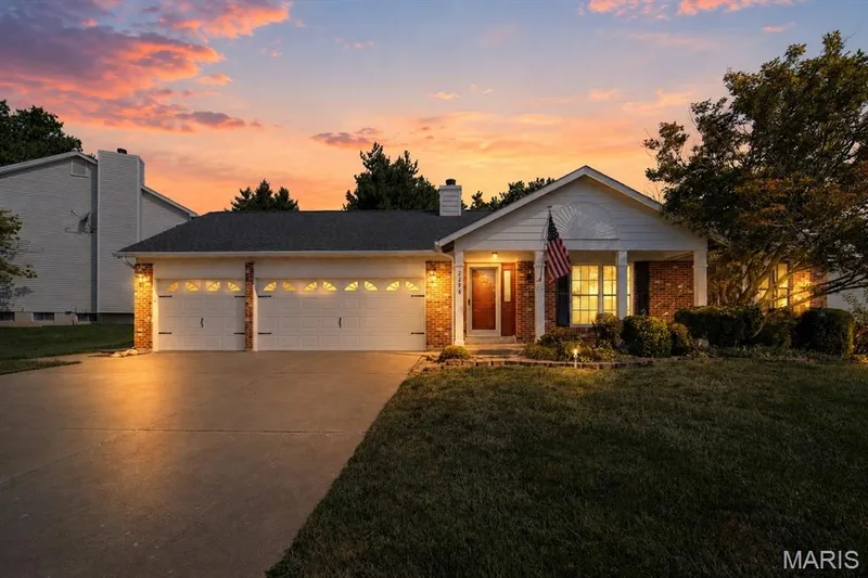 2296 Delaware Drive, St Charles, MO 63303 — listing photo 2 of 32