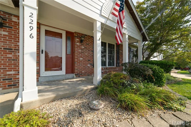 2296 Delaware Drive, St Charles, MO 63303 — listing photo 3 of 32
