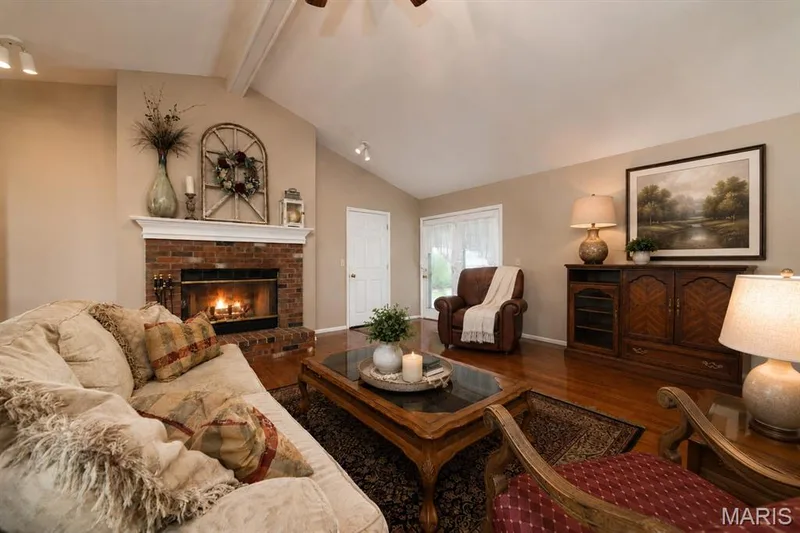 2296 Delaware Drive, St Charles, MO 63303 — listing photo 4 of 32