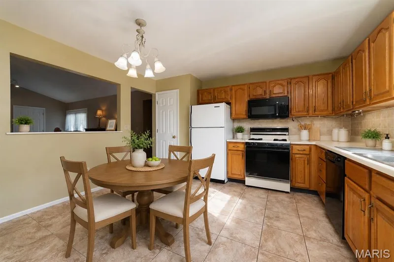 2296 Delaware Drive, St Charles, MO 63303 — listing photo 9 of 32