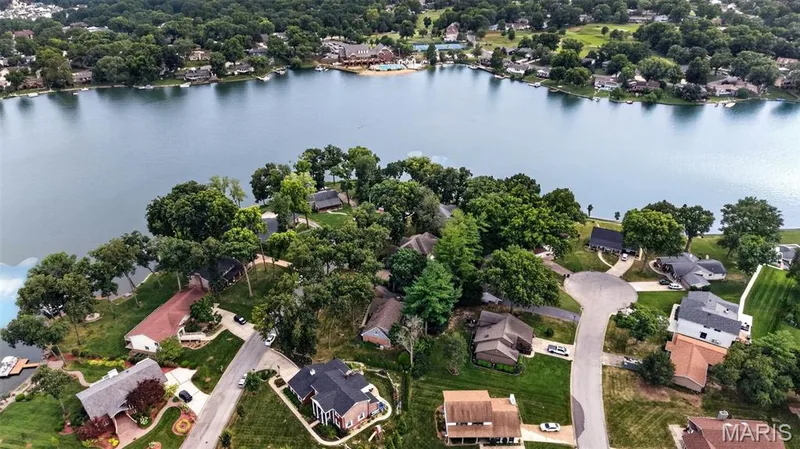 Residential community situated on a large body of water — 4 Chantilly Court, Lake St. Louis, MO 63367